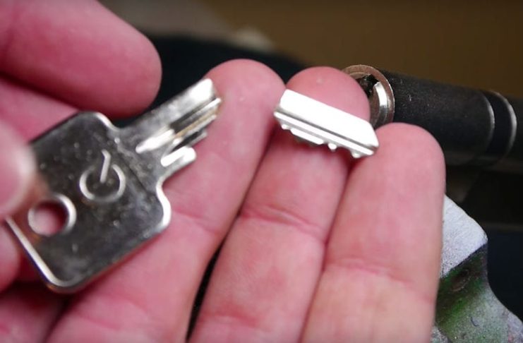 Não chame o chaveiro! Veja como retirar uma chave que quebrou dentro de um cadeado