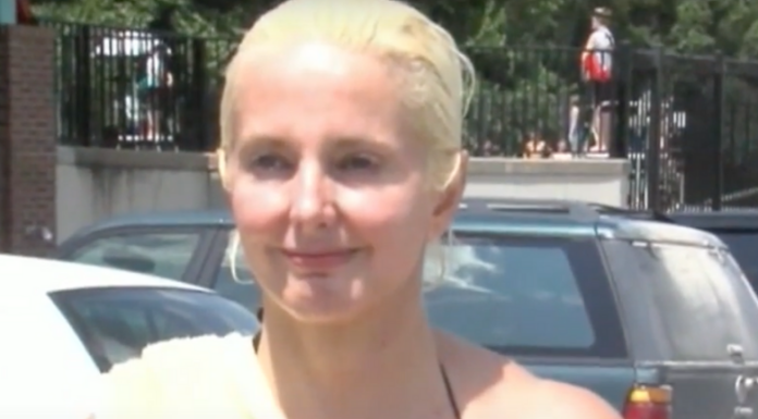 Mother has to leave water park immediately because of ‘inappropriate outfit’