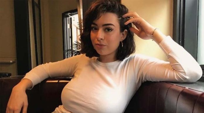 Husband receives photo from his wife, then immediately wants a divorce