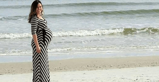 妻の妊婦姿を写した写真の後ろに映りこんだと衝撃のものとは