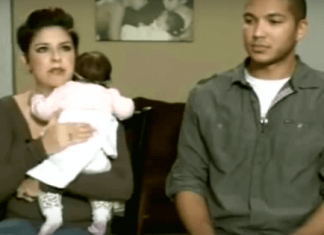 父親が分娩中に医師の手を見ていると信じられない事に気づきました…