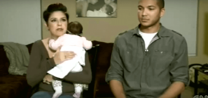 父親が分娩中に医師の手を見ていると信じられない事に気づきました…